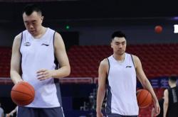 -比赛中的困难考验锻炼球队意志
